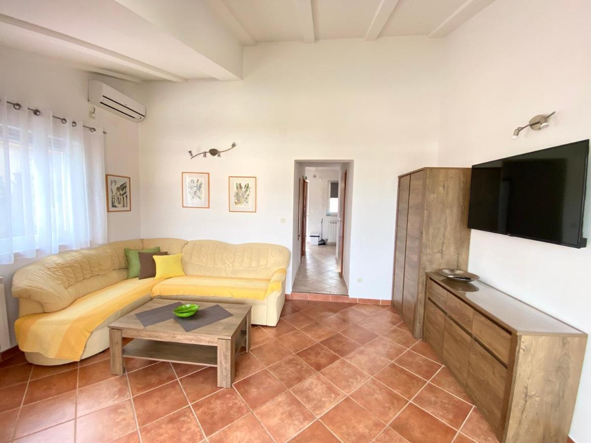 Apartments Peric เยลซา ภายนอก รูปภาพ