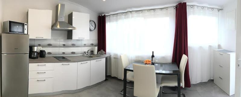 Apartments Peric เยลซา ภายนอก รูปภาพ